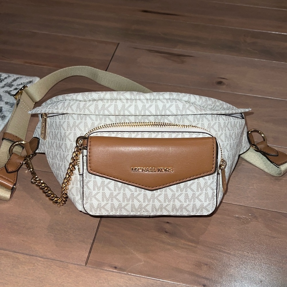 Micheal kors Maisie Large Pebbled Leather 2-in-1 Sling Pack